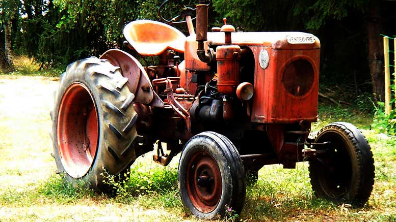 Farm tractor