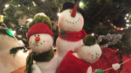 family of snowmen