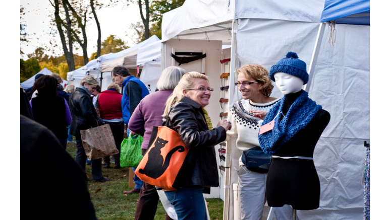 Holiday Market at the Eustis Estate