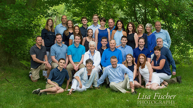 Lisa Fischer Photography photograph of large family